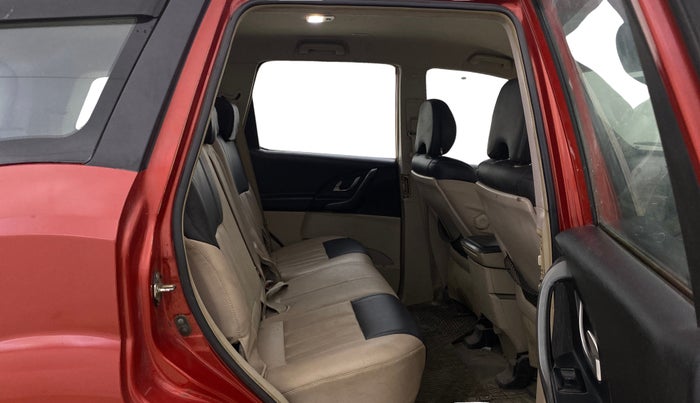 2016 Mahindra XUV500 W6, Diesel, Manual, 1,29,634 km, Right Side Rear Door Cabin