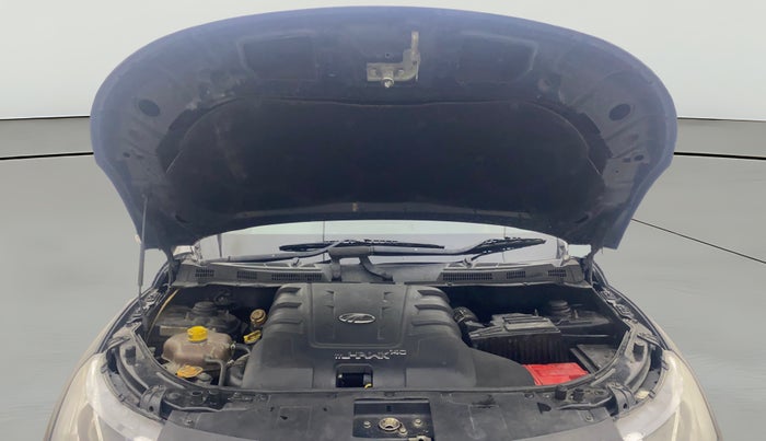 2016 Mahindra XUV500 W4, Diesel, Manual, 1,39,463 km, Open Bonet