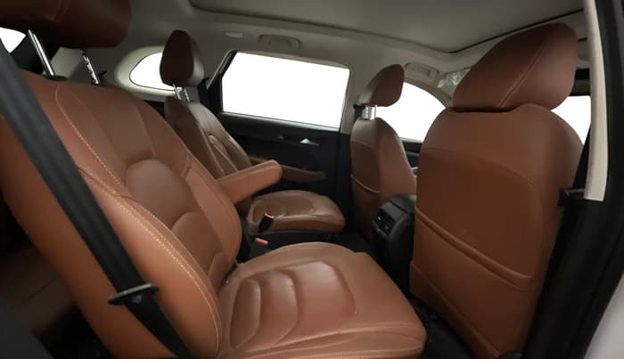 2020 MG HECTOR PLUS SHARP 1.5 PETROL TURBO DCT 6-STR, Petrol, Automatic, 52,464 km, Right Side Rear Door Cabin