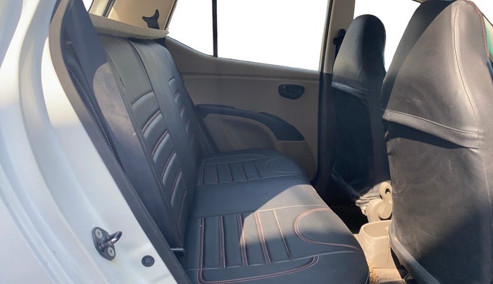 2013 Hyundai i10 MAGNA 1.1, CNG, Manual, 74,640 km, Right Side Rear Door Cabin