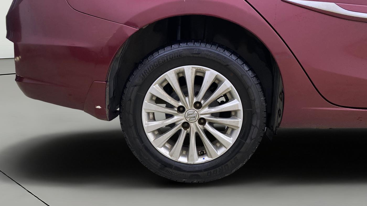 2015 Maruti Ciaz ZXI, Petrol, Manual, 81,227 km, Right Rear Wheel