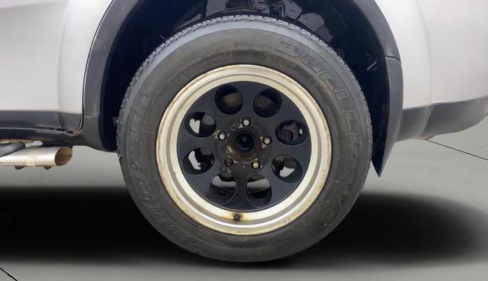 2013 Mahindra XUV500 W6, Diesel, Manual, 1,20,365 km, Left Rear Wheel