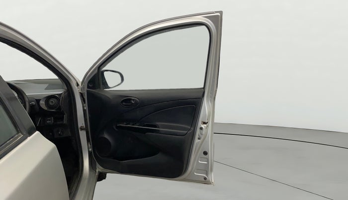 2015 Toyota Etios CROSS 1.2 G, Petrol, Manual, 70,549 km, RHS Front Door