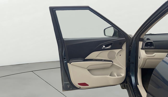 2023 Mahindra XUV300 W8 (O) 1.5 DIESEL, Diesel, Manual, 68,434 km, LHS Front Door