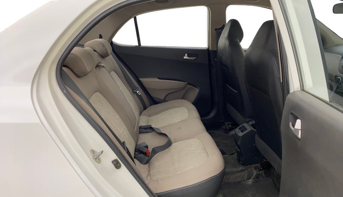 2014 Hyundai Xcent S (O) 1.2, Petrol, Manual, 40,290 km, Right Side Rear Door Cabin