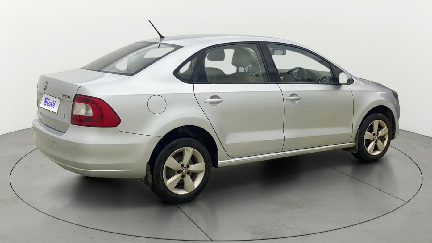 2015 Skoda Rapid AMBITION 1.6 MPI MT, Petrol, Manual, 29,042 km, Right Back Diagonal