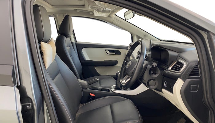 2023 Tata ALTROZ  XZ Plus (O) (S), Petrol, Manual, 22,499 km, Right Side Front Door Cabin