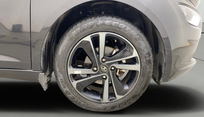 2024 Tata ALTROZ  XZA Plus Sunroof Dark Edition, Petrol, Automatic, 13,869 km, Right Front Wheel