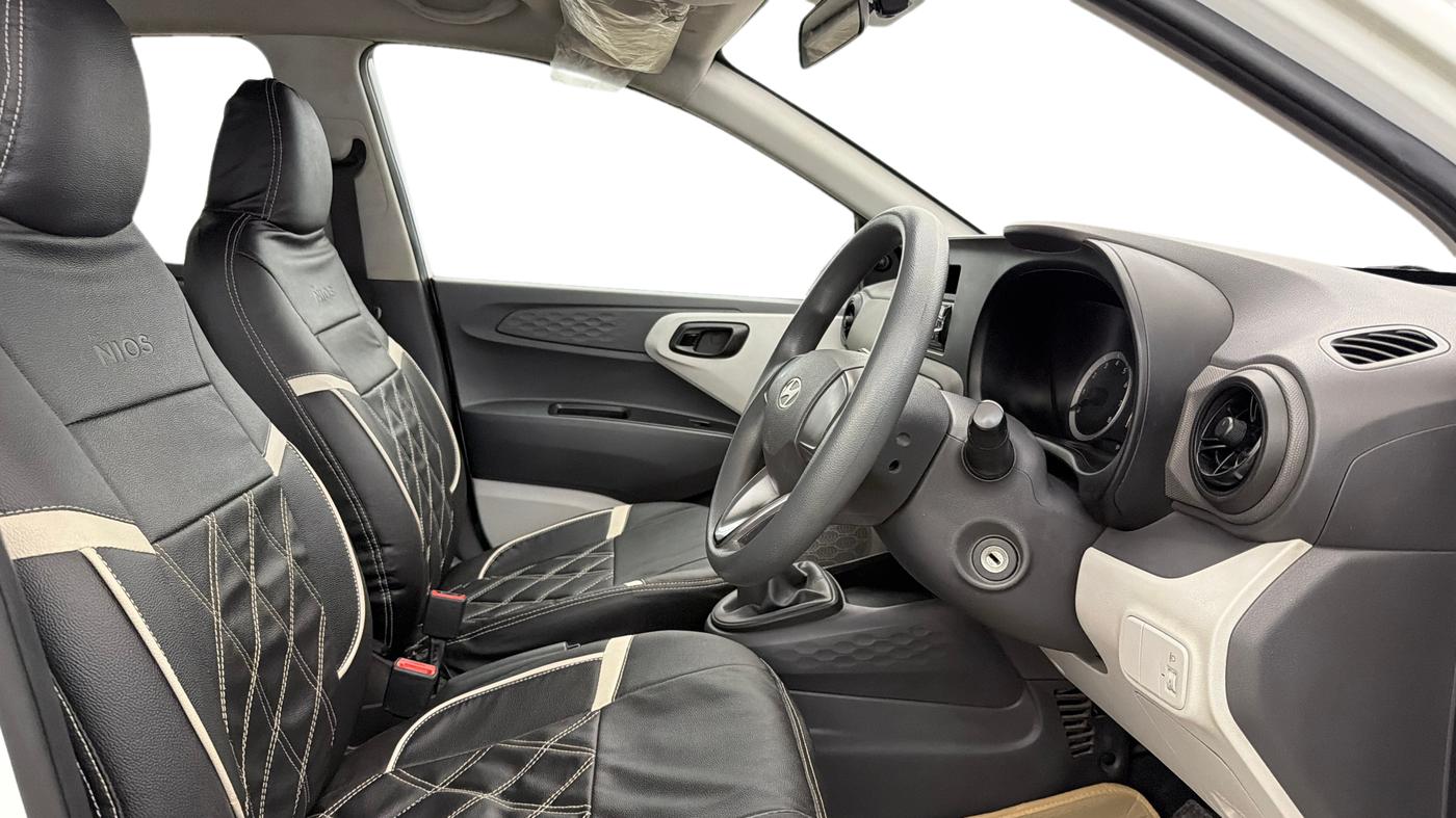 2023 Hyundai GRAND I10 NIOS ERA 1.2 KAPPA VTVT, Petrol, Manual, 23,822 km, Right Side Front Door Cabin