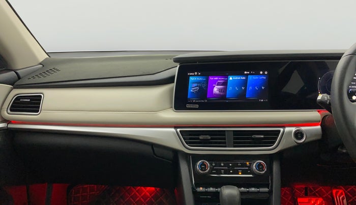 2022 Mahindra XUV700 AX 7 P AT 7 STR, Petrol, Automatic, 53,385 km, Air Conditioner