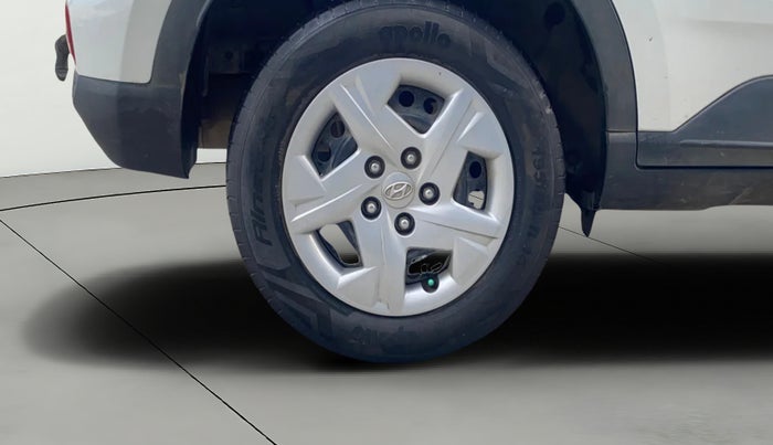 2020 Hyundai VENUE S 1.2, Petrol, Manual, 29,129 km, Right Rear Wheel
