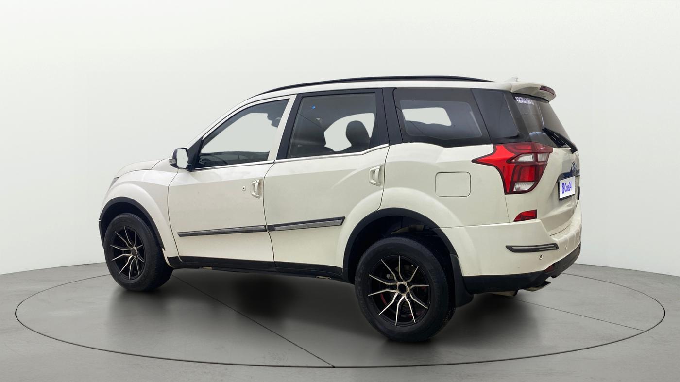 2019 Mahindra XUV500 W7, Diesel, Manual, 1,40,404 km, Left Back Diagonal
