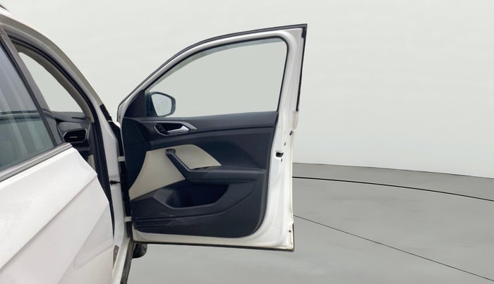 2022 Volkswagen TAIGUN TOPLINE 1.0 TSI MT, Petrol, Manual, 1,36,897 km, RHS Front Door