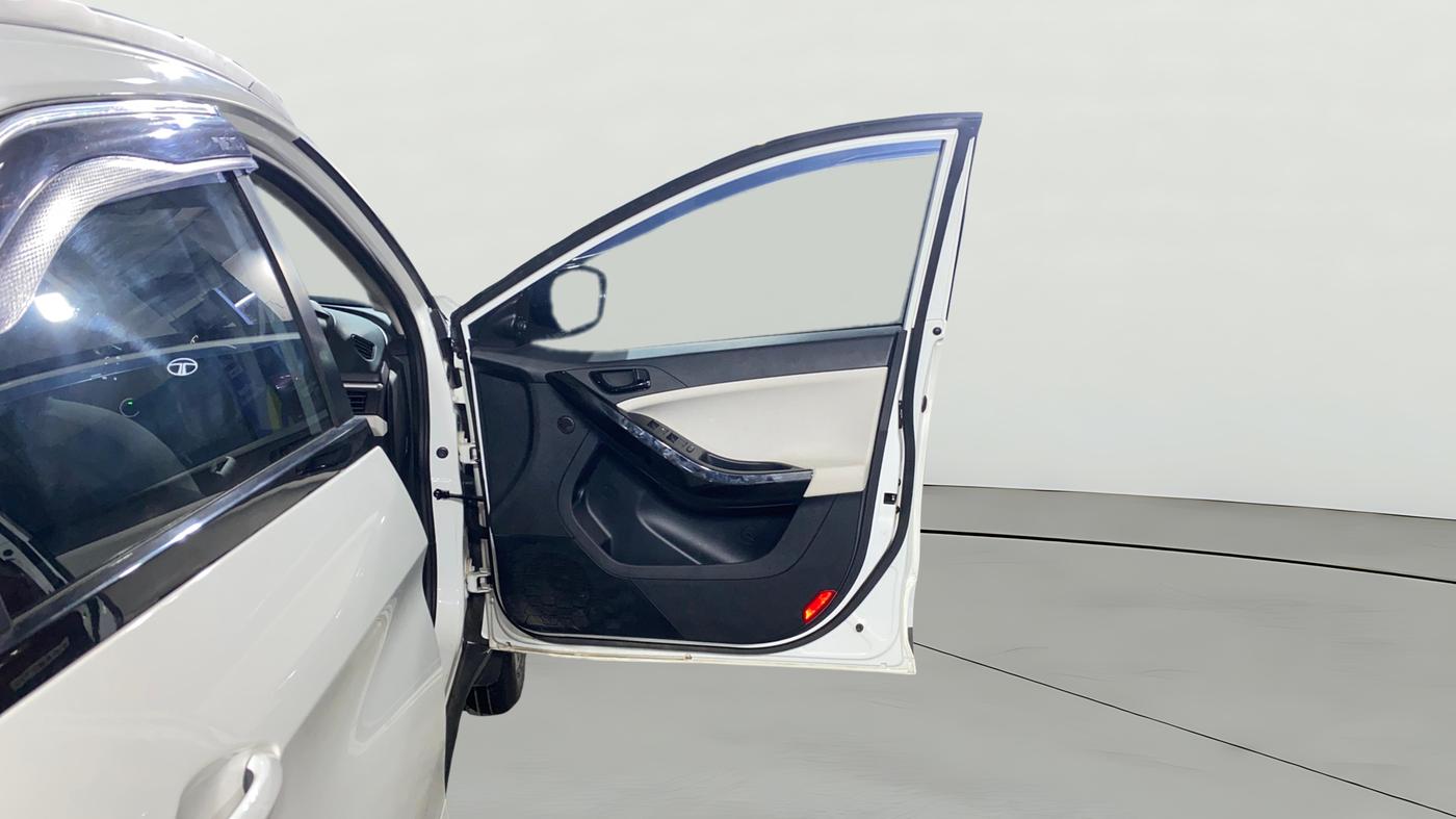 2025 Tata NEXON CREATIVE + SUNROOF 1.2 PETROL, Petrol, Manual, 8,414 km, RHS Front Door