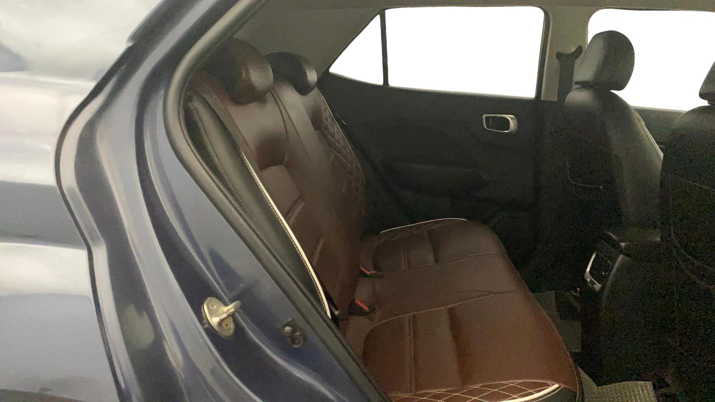 2022 Hyundai VENUE S+ 1.2, Petrol, Manual, 1,25,193 km, Right Side Rear Door Cabin