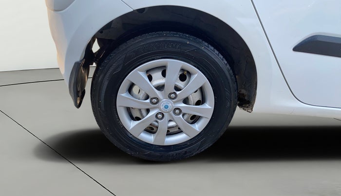 2013 Hyundai i10 MAGNA 1.1, CNG, Manual, 74,640 km, Right Rear Wheel