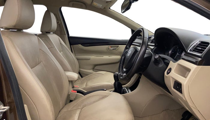2017 Maruti Ciaz ZXI+, Petrol, Manual, 62,064 km, Right Side Front Door Cabin
