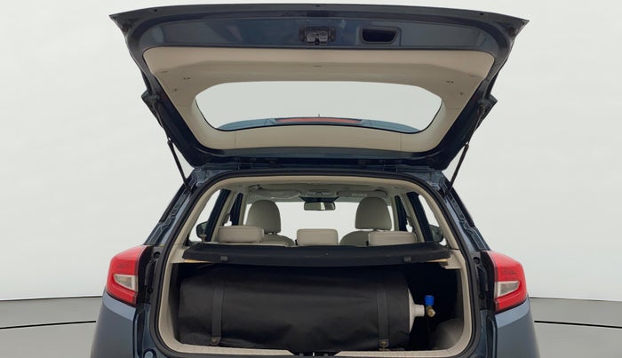 2021 Mahindra XUV300 W8 (O) 1.2 PETROL AMT, CNG, Automatic, 39,619 km, Boot Door Open