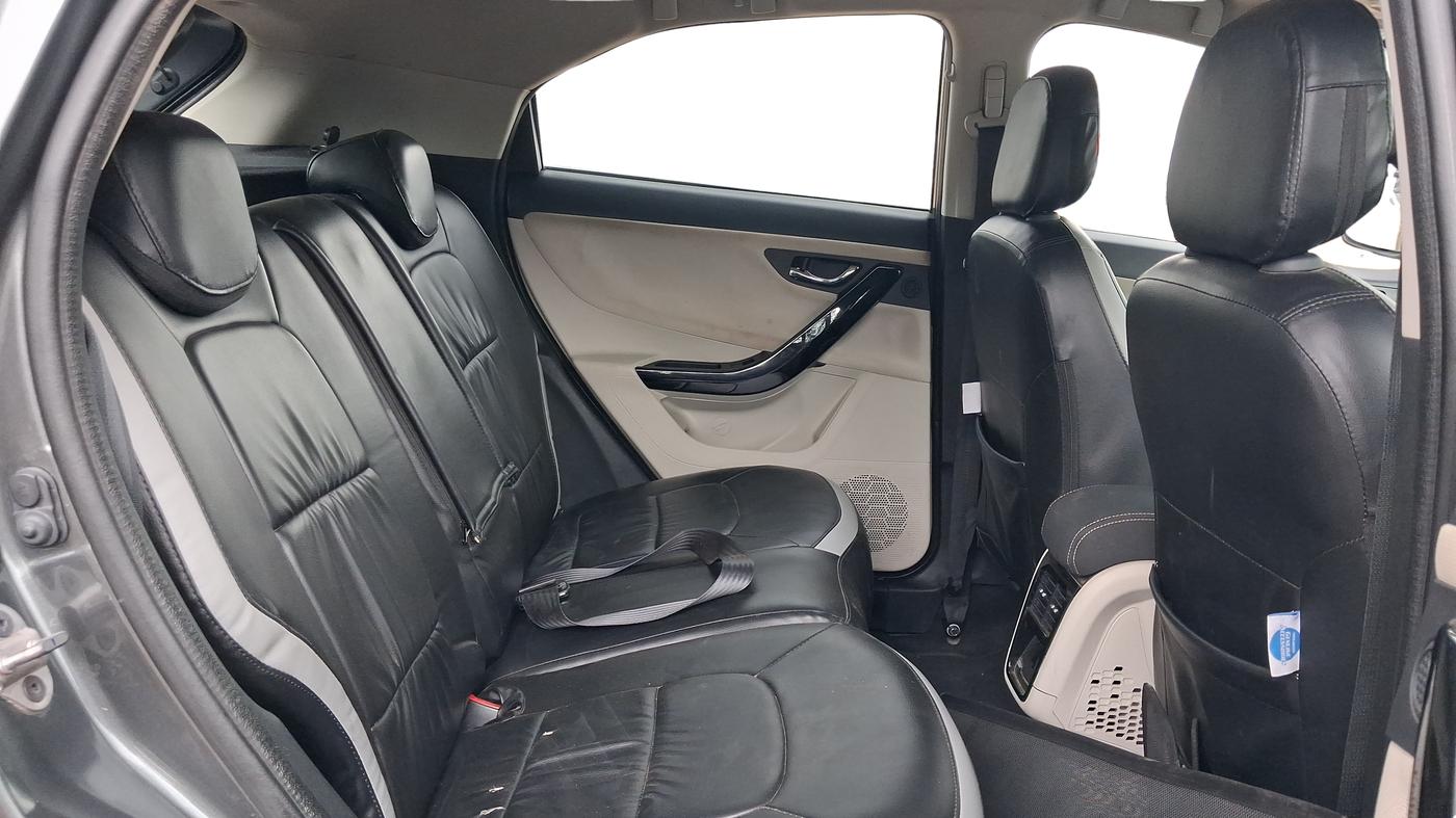 2023 Tata NEXON XZA PLUS SUNROOF PETROL, Petrol, Automatic, 32,224 km, Right Side Rear Door Cabin