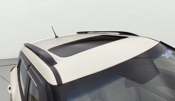 2022 Mahindra XUV300 W8 (O) 1.5 DIESEL, Diesel, Manual, 53,875 km, Roof