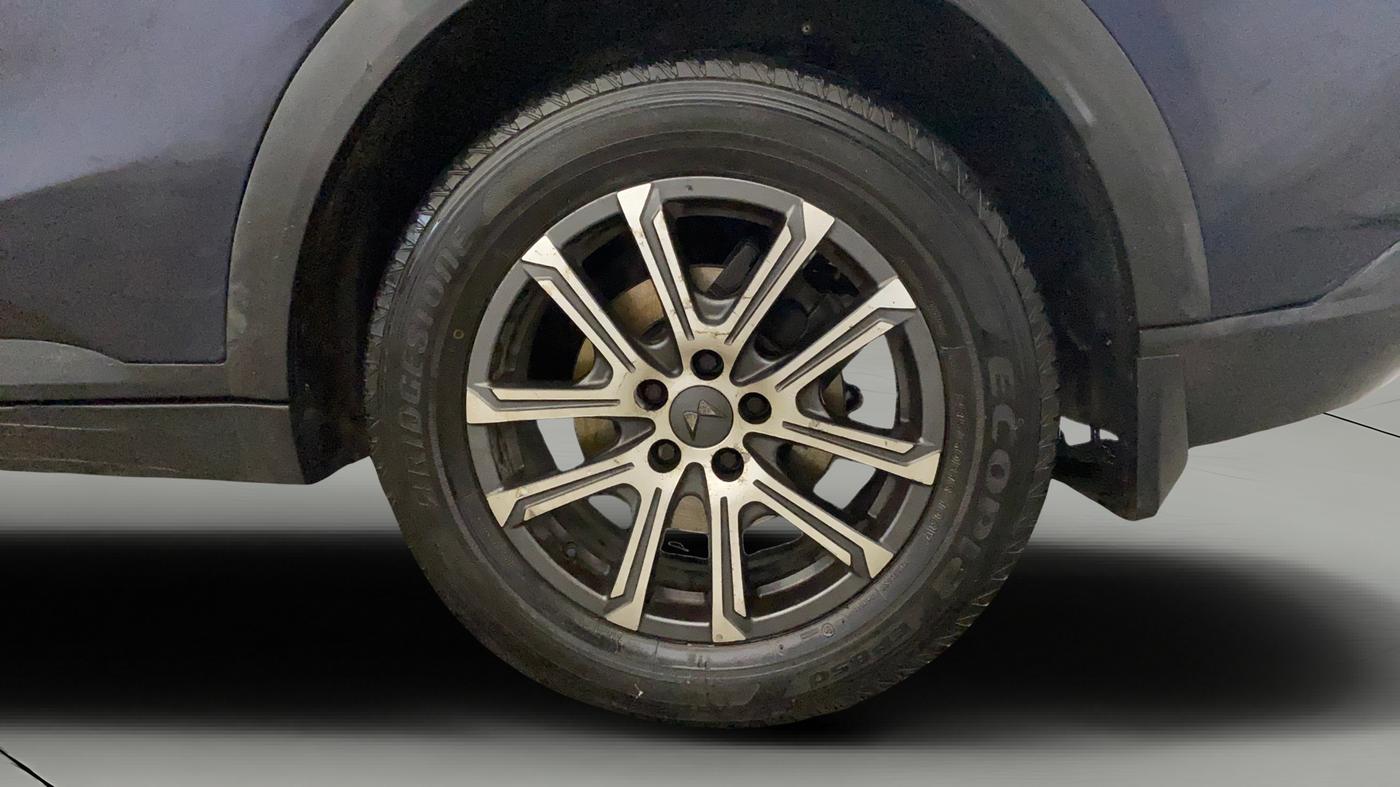 2021 Mahindra XUV700 AX7 Petrol MT 7 STR, Petrol, Manual, 88,649 km, Left Rear Wheel