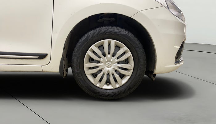 2022 Maruti Dzire VXI AMT, Petrol, Automatic, 44,306 km, Right Front Wheel