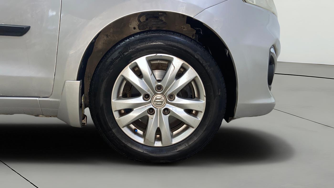2016 Maruti Ertiga ZDI + SHVS, Diesel, Manual, 96,497 km, Right Front Wheel