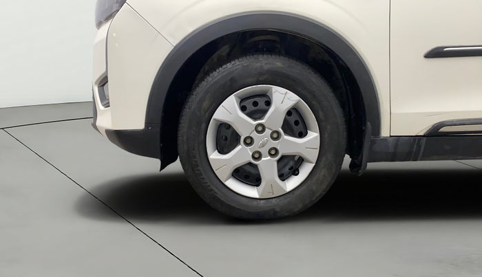 2022 Mahindra XUV300 W6 1.2 PETROL, Petrol, Manual, 41,291 km, Left Front Wheel