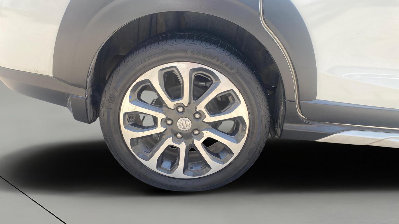 2023 Maruti XL6 ZETA CNG, CNG, Manual, 1,03,816 km, Right Rear Wheel