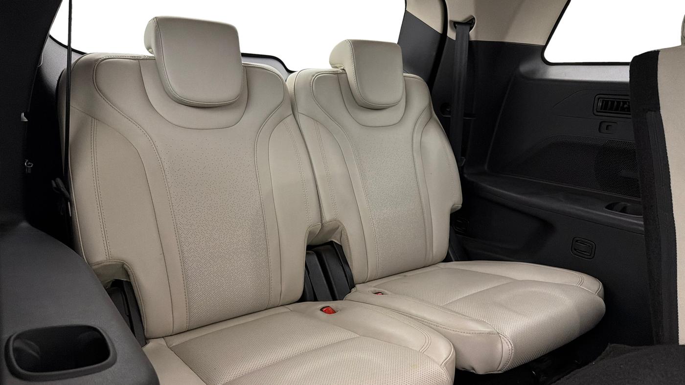 2022 Mahindra XUV700 AX 7 P AT 7 STR, Petrol, Automatic, 63,285 km, Third Seat Row ( optional )