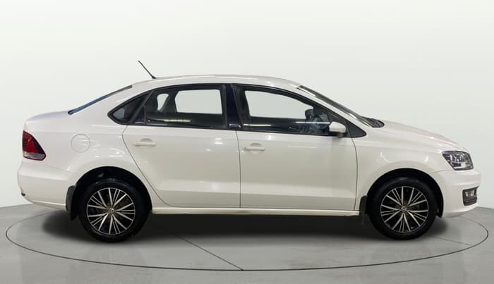 2017 Volkswagen Vento HIGHLINE 1.6 MPI, Petrol, Manual, 49,026 km, Right Side View