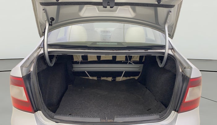 2015 Skoda Rapid AMBITION 1.6 MPI MT, Petrol, Manual, 1,43,066 km, Boot Open Zoomed View