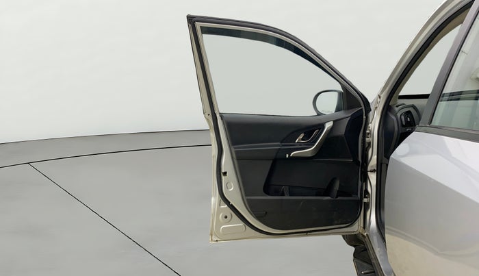 2021 Mahindra XUV500 W9, Diesel, Manual, 1,00,157 km, LHS Front Door