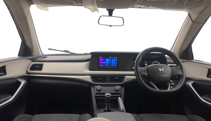 2022 Mahindra XUV700 MX P MT 5 STR, Petrol, Manual, 29,161 km, Dashboard