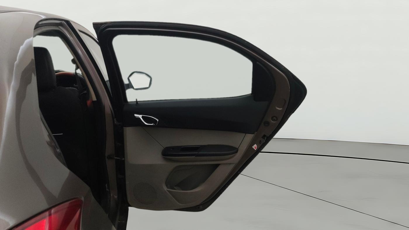 2018 Tata Tiago XZ DIESEL, Diesel, Manual, 1,47,128 km, RHS Rear Door