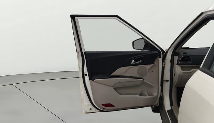 2022 Mahindra XUV300 W8 1.2 PETROL, Petrol, Manual, 39,574 km, LHS Front Door