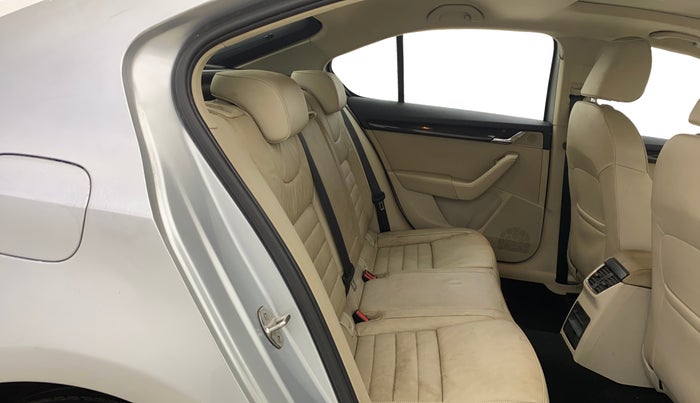 2013 Skoda Octavia ELEGANCE 2.0 TDI AT, Diesel, Automatic, 72,639 km, Right Side Rear Door Cabin