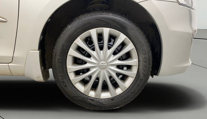 2016 Maruti Ciaz VXI, CNG, Manual, 88,281 km, Right Front Wheel