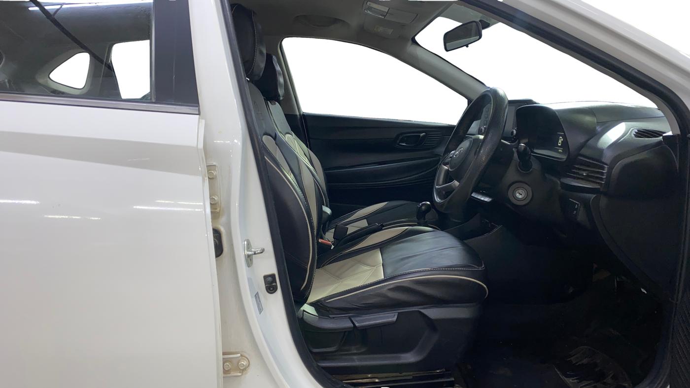 2022 Hyundai NEW I20 SPORTZ 1.2 MT, Petrol, Manual, 42,672 km, Right Side Front Door Cabin
