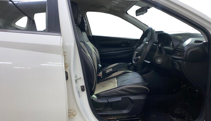 2022 Hyundai NEW I20 SPORTZ 1.2 MT, Petrol, Manual, 42,672 km, Right Side Front Door Cabin