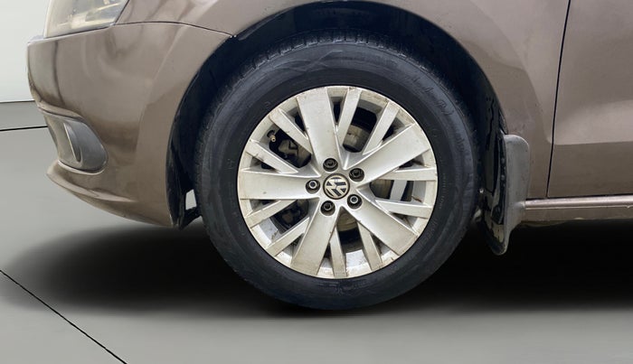 2015 Volkswagen Vento HIGHLINE 1.6 MPI, Petrol, Manual, 57,746 km, Left Front Wheel