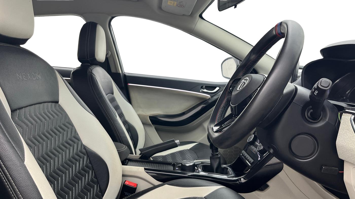 2021 Tata NEXON XZ PLUS PETROL DUAL TONE, Petrol, Manual, 38,282 km, Right Side Front Door Cabin