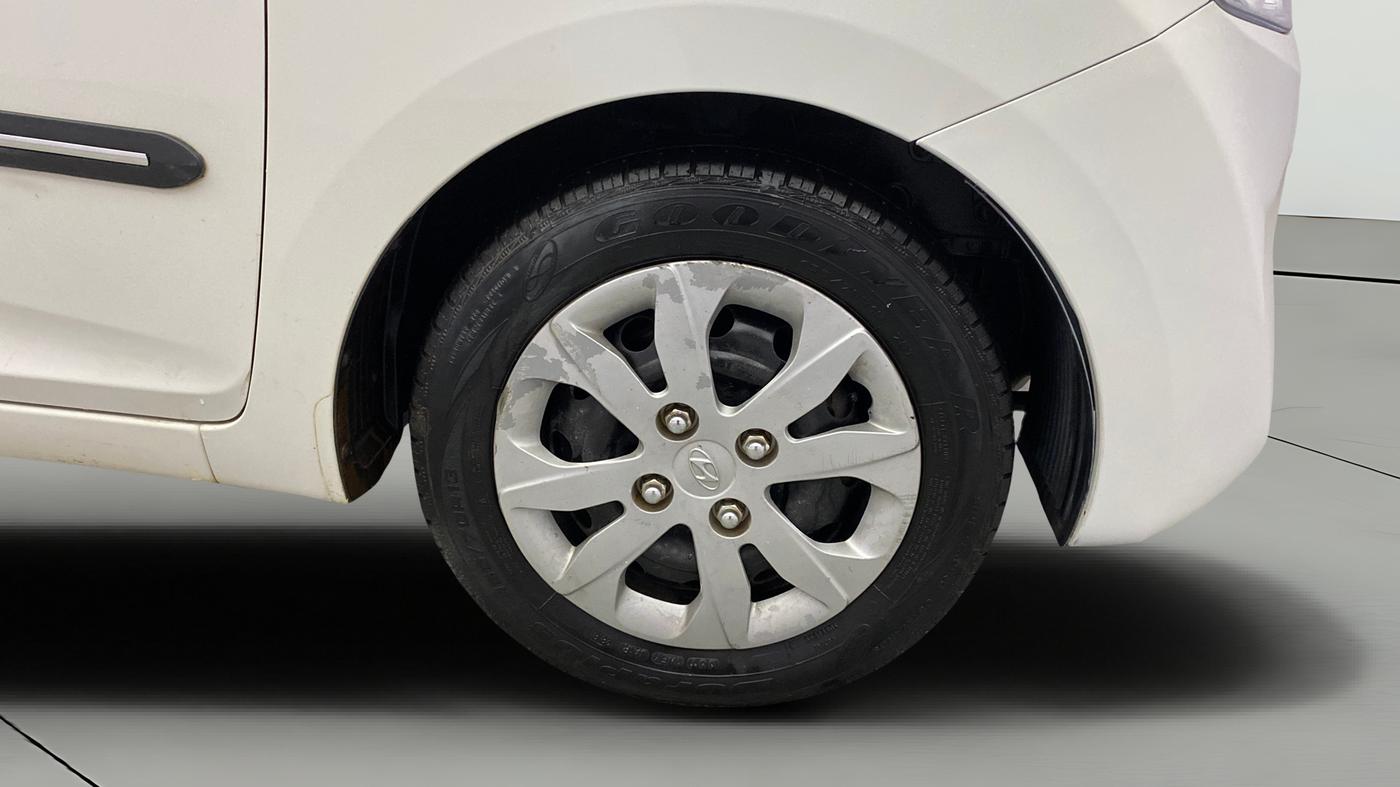 2018 Hyundai Eon SPORTZ, Petrol, Manual, 22,380 km, Right Front Wheel
