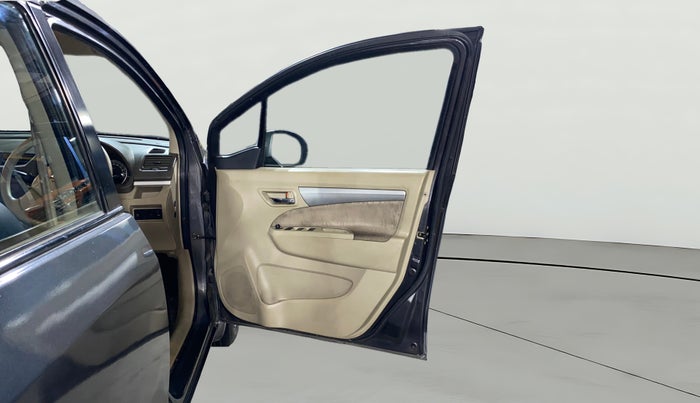 2014 Maruti Ertiga VXI, Petrol, Manual, 66,266 km, RHS Front Door