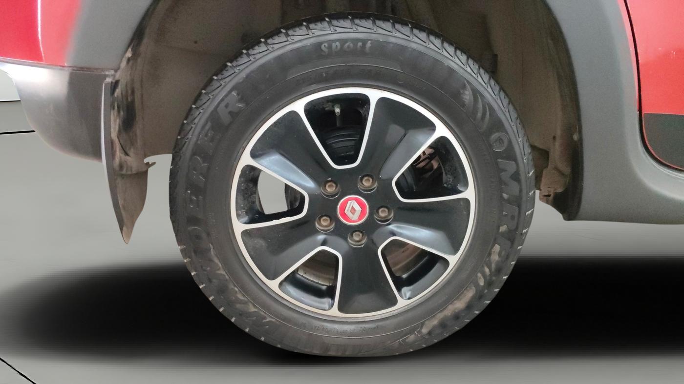 2018 Renault Duster RXS CVT, CNG, Automatic, 74,349 km, Right Rear Wheel