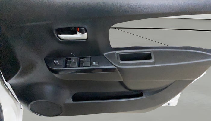 2018 Maruti Wagon R 1.0 VXI, Petrol, Manual, 38,157 km, Driver Side Door Panels Control