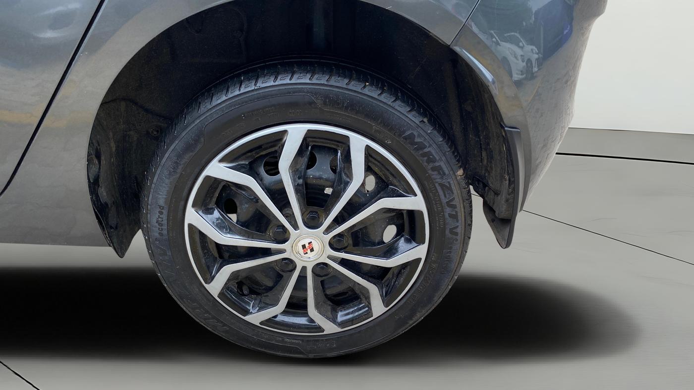 2022 Tata ALTROZ XT PETROL, Petrol, Manual, 34,731 km, Left Rear Wheel