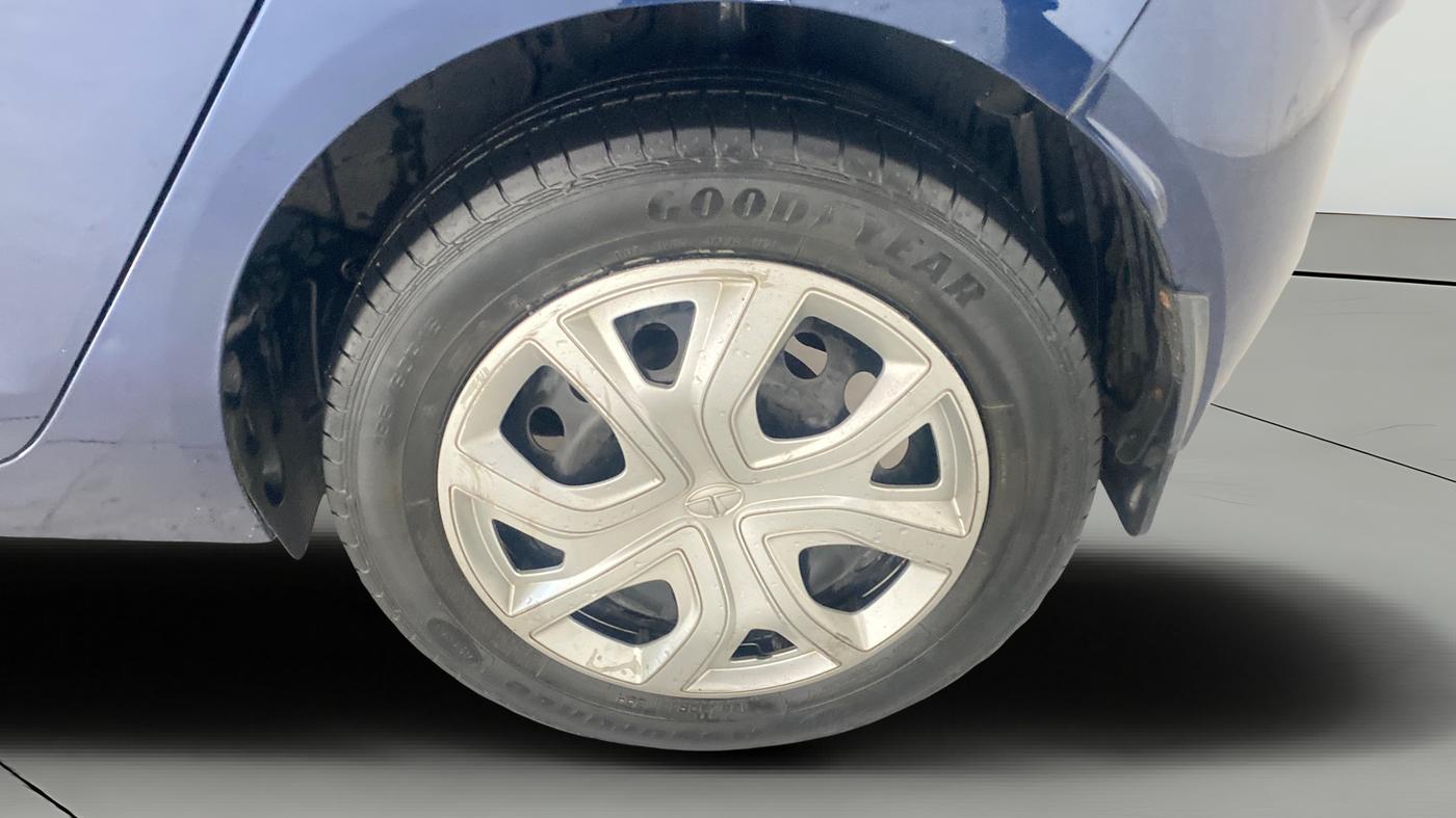 2023 Tata ALTROZ XM PLUS PETROL, CNG, Manual, 28,172 km, Left Rear Wheel
