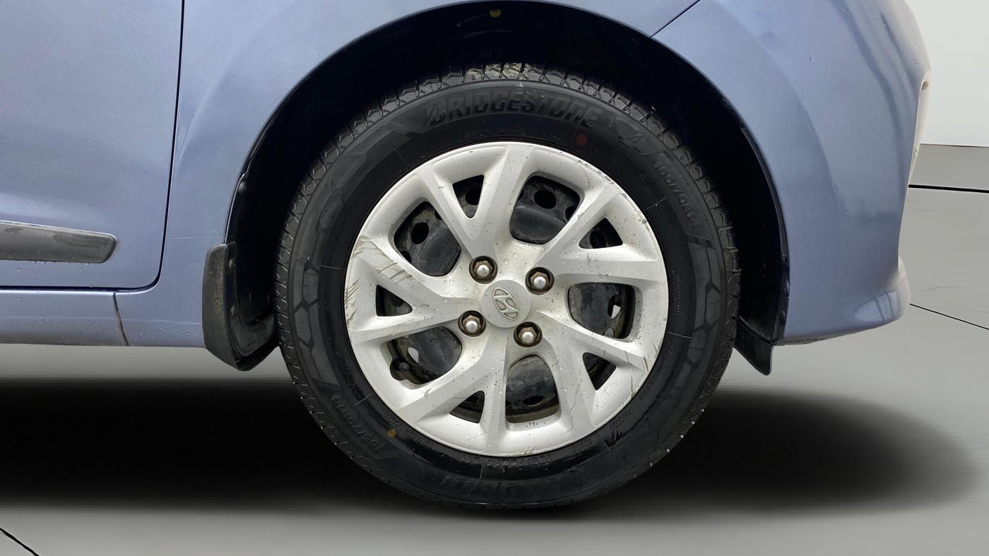 2017 Hyundai Grand i10 SPORTZ (O) 1.2 KAPPA VTVT, Petrol, Manual, 90,452 km, Right Front Wheel