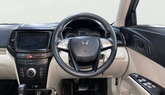 2022 Mahindra XUV300 W6 1.5 DIESEL AMT, Diesel, Automatic, 17,740 km, Steering Wheel Close Up